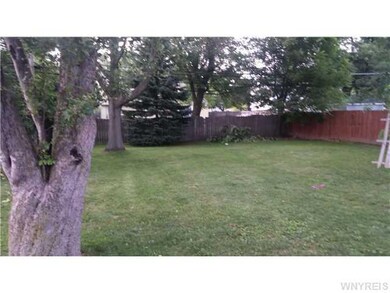 870 Pioneer Dr, North Tonawanda, NY 14120 - photo 2