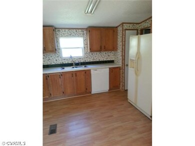 Kitchen - Kitchen w/ Oak Cabinets all Appliances (