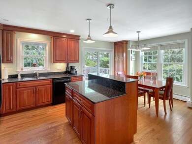 Kitchen-Island-Dining Area(BB13)