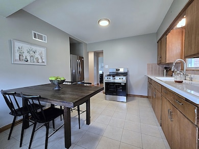 4487 N 21st St, Milwaukee, WI 53209 - photo 6