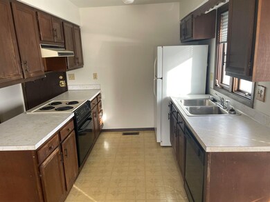 2000 8th St NW unit 2002 8TH ST NW, Minot, ND 58703 - photo 6