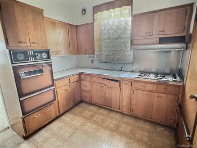 2718 Collier Ave, Far Rockaway, NY 11691 - photo 4