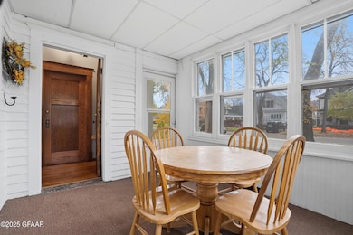 618 Walnut St, Grand Forks, ND 58201 - photo 4