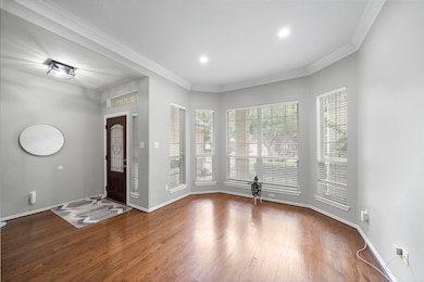This beautiful 1-story, 3-bedroom, 2-bath home fea