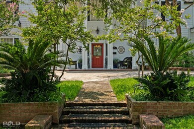 Welcome all to this Luxury home