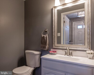 6802 Montivideo Square Ct, Falls Church, VA 22043 - photo 4