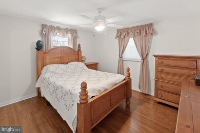 569 Shipley Rd, Linthicum Heights, MD 21090 - photo 5
