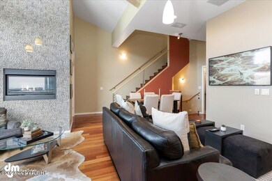 05-Living Room_ELI09162