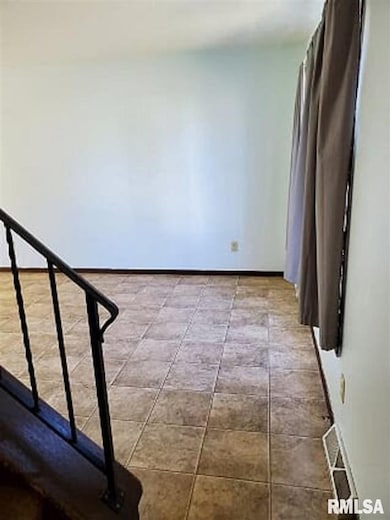 5809 Jebens Ave, Davenport, IA 52806 - photo 2