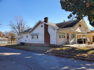 1123 N Alabama Ave, Okmulgee, OK 74447 - photo 2