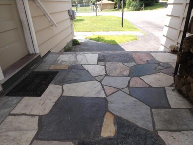 220 E Proctor Rd, Rutland, VT 05736 - photo 5