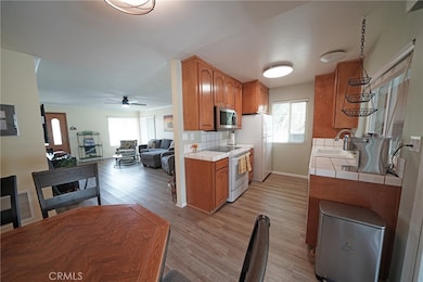 26360 Oakspur Dr unit A, Newhall, CA 91321 - photo 7