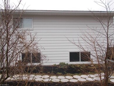 734 Oakwood Ave, Sheffield Lake, OH 44054 - photo 4