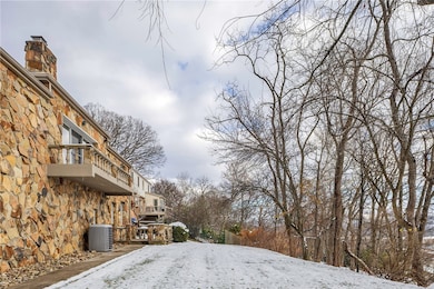 169 Woodshire Dr, Pittsburgh, PA 15215 - photo 5