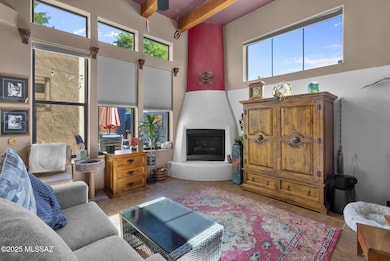 Great Room w Fireplace