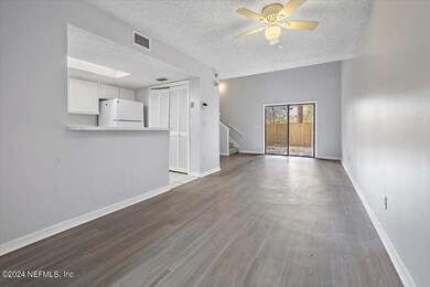 7650 Melissa Ct N, Jacksonville, FL 32210 - photo 4