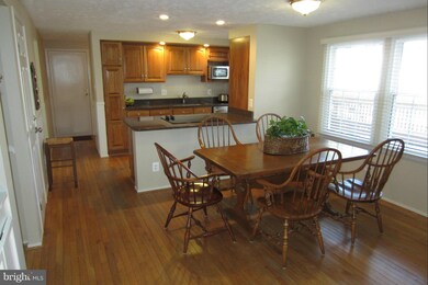 9914 Manet Rd, Burke, VA 22015 - photo 5