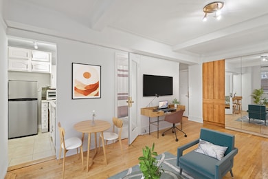 304 W 75th St unit 3-F, New York, NY 10023 - photo 2