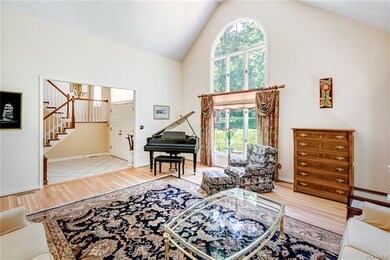 Hardwood floors, ceiling fan, & custom window trea