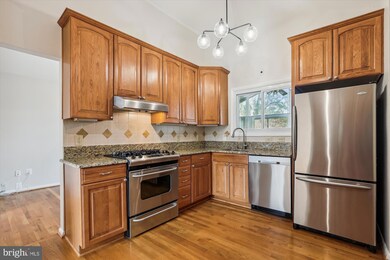 8524 Acorn Cir, Vienna, VA 22180 - photo 7