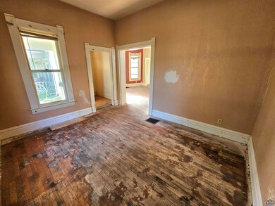 109 SW Clay St, Topeka, KS 66606 - photo 3