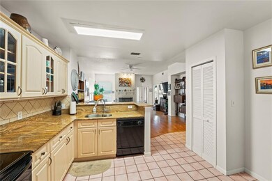Kitchen3127 W Sligh 202B