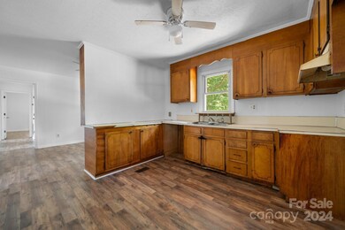 303 Cedarwood Dr, Shelby, NC 28152 - photo 7