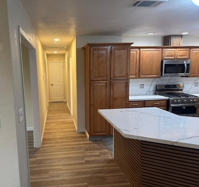 956 E Cinnamon Dr, Lemoore, CA 93245 - photo 5