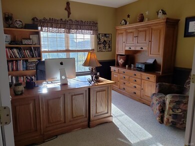 7027 Periwinkle Ct, Macungie, PA 18062 - photo 7