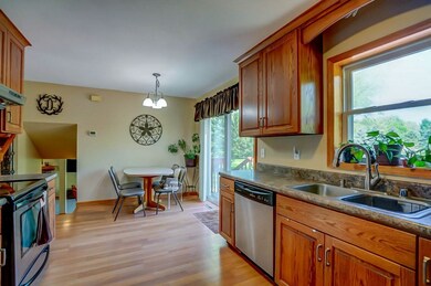 761 Truman St, Oregon, WI 53575 - photo 4