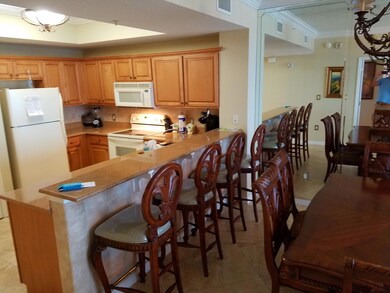Kitchen, Breakfast bar and Dining Area