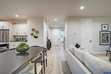 792 Magnolia Ave, Woodburn, OR 97071 - photo 4