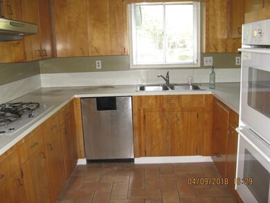 2041 Hybiscus St, Medford, OR 97504 - photo 2