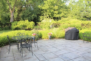 1567 Wadsworth Rd, Wheaton, IL 60189 - photo 2