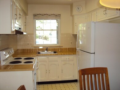 25-D STONYBROOK KITCHEN 2ND VIEW