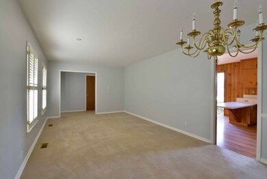 1914 W Lakeridge Dr, Albany, GA 31707 - photo 4