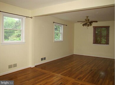 2123 Reynolds St, Falls Church, VA 22043 - photo 2