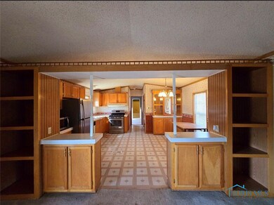 10222 Edgewood Dr, Findlay, OH 45840 - photo 2