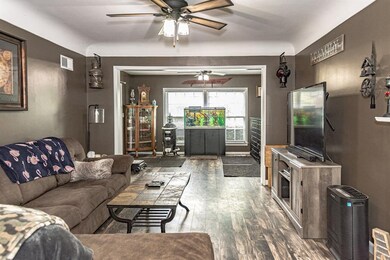 2421 10th Ave SW, Cedar Rapids, IA 52404 - photo 2