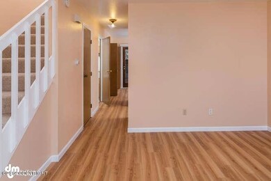 4610 Piper Street  13-small-005-Living R