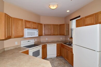 59 S Gardens Way unit 210, Fitchburg, WI 53711 - photo 7