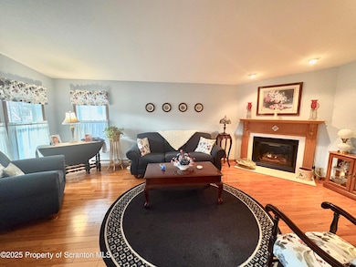 813 Poplar St, Clarks Summit, PA 18411 - photo 4