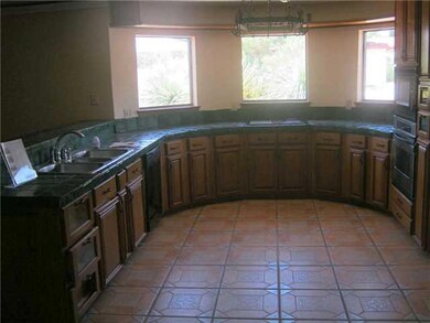 1635 Common Dr, El Paso, TX 79936 - photo 2