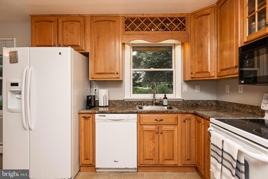 1319 Woodridge Ln, Sykesville, MD 21784 - photo 5
