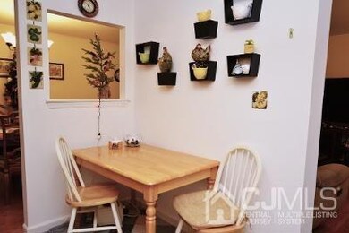 301 Michaels Ct, Woodbridge, NJ 07095 - photo 2