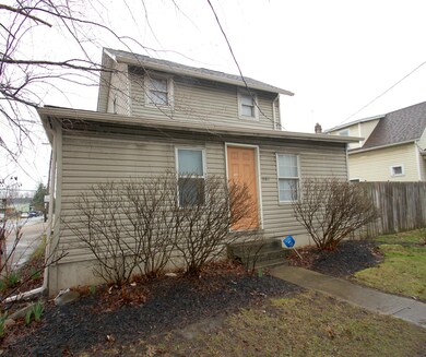 661 E 11th