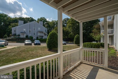 11988 Cardamom Dr, Woodbridge, VA 22192 - photo 4