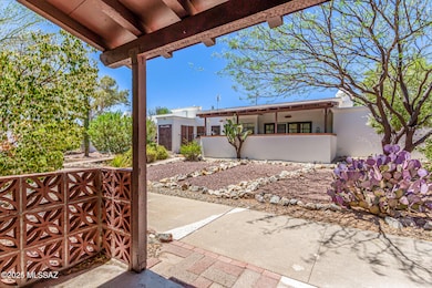 28 - Paseo Madera