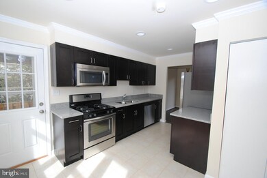 6643 Chestnut Ave, New Carrollton, MD 20784 - photo 2