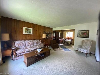 635 Sherwood Dr, Aurora, OH 44202 - photo 2